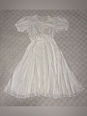 White Roller Rabbit Button Down Tie
Waist Jacquard Lisandra Swing
Dress • Large